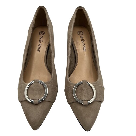 Bella Vita Womens 8 WW Taupe Suede Leather Kitten Heel Pumps Buckle Minimalist - Picture 3 of 12